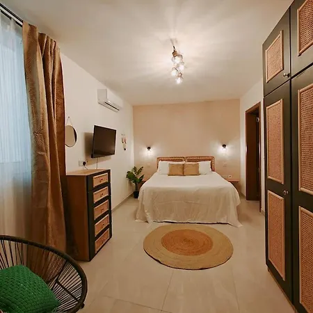 アパート Ramla Valley Vista In With Private Pool ナダ