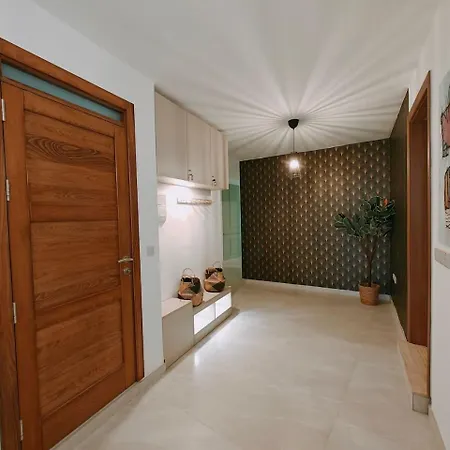 アパート Ramla Valley Vista In With Private Pool ナダ